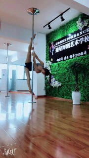 成都龍泉 零基礎入門，探索鋼管舞與爵士舞的文體培訓新天地